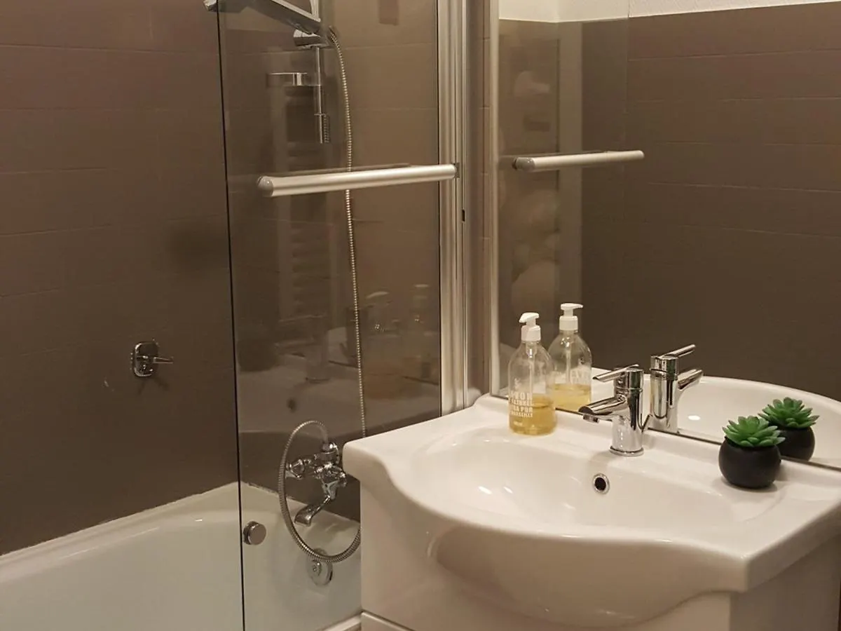 Charmant Studio Cabine 4 Personnes, 2 Etoiles, Centre De Valloire, Proche Commerces Et Telecabine - Fr-1-263-42 Apartment
